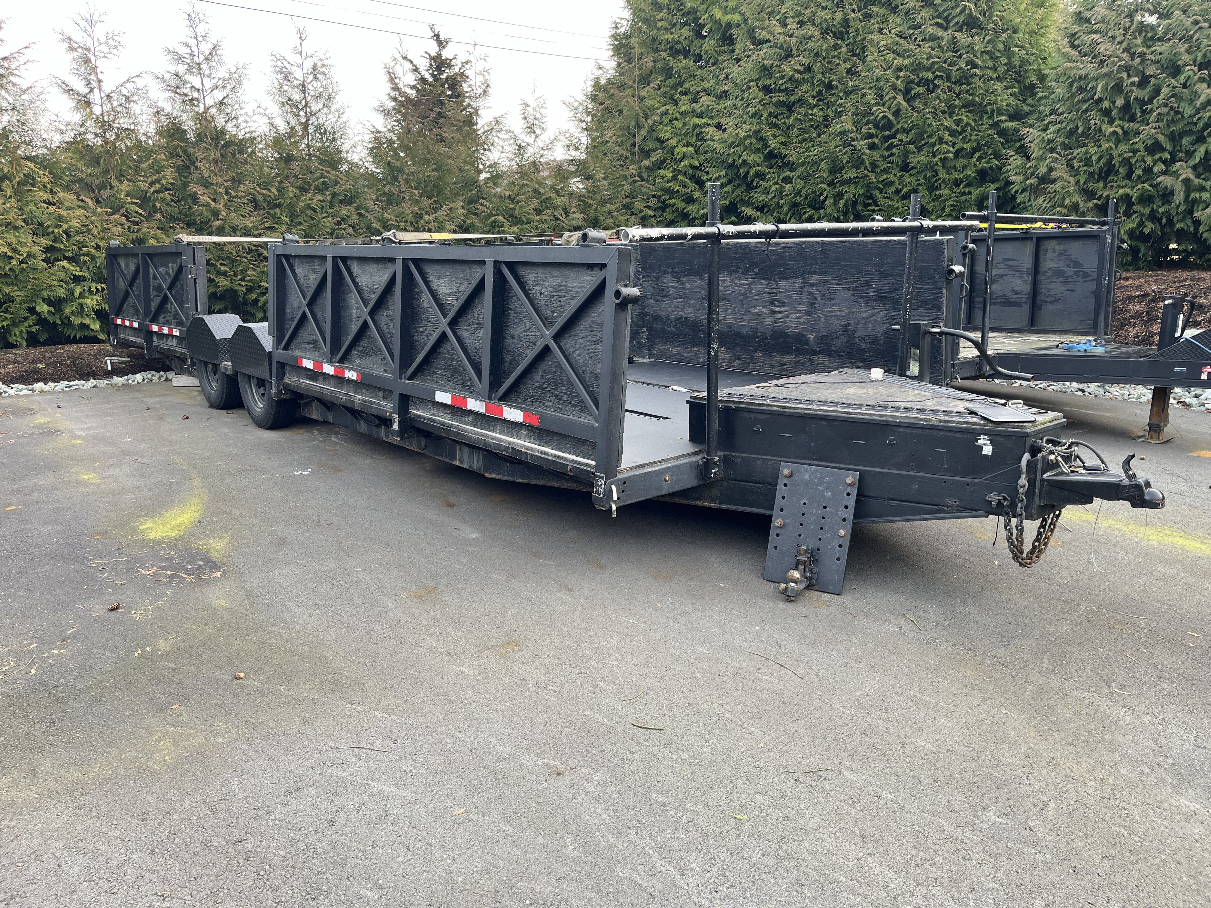 Flatbed utility trailer