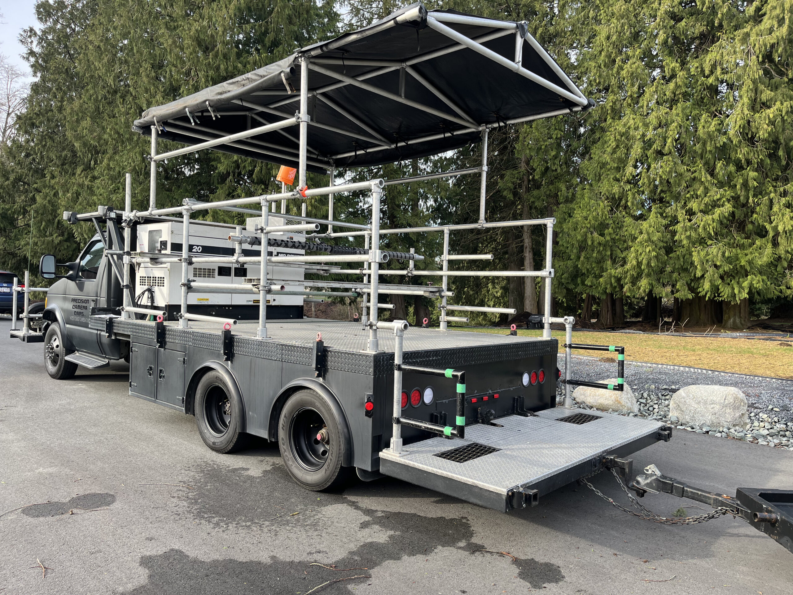 Scaffold equipped truck
